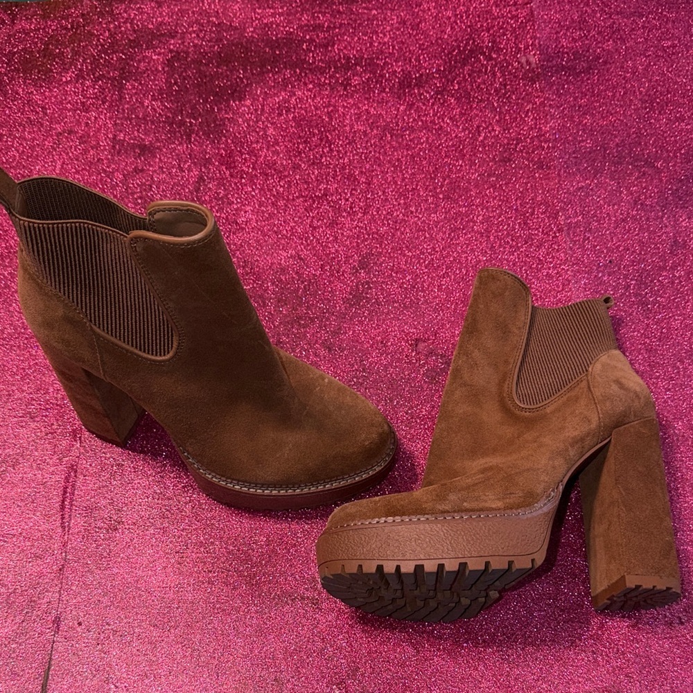 Giani Bernini Tan Suede Heeled Boots